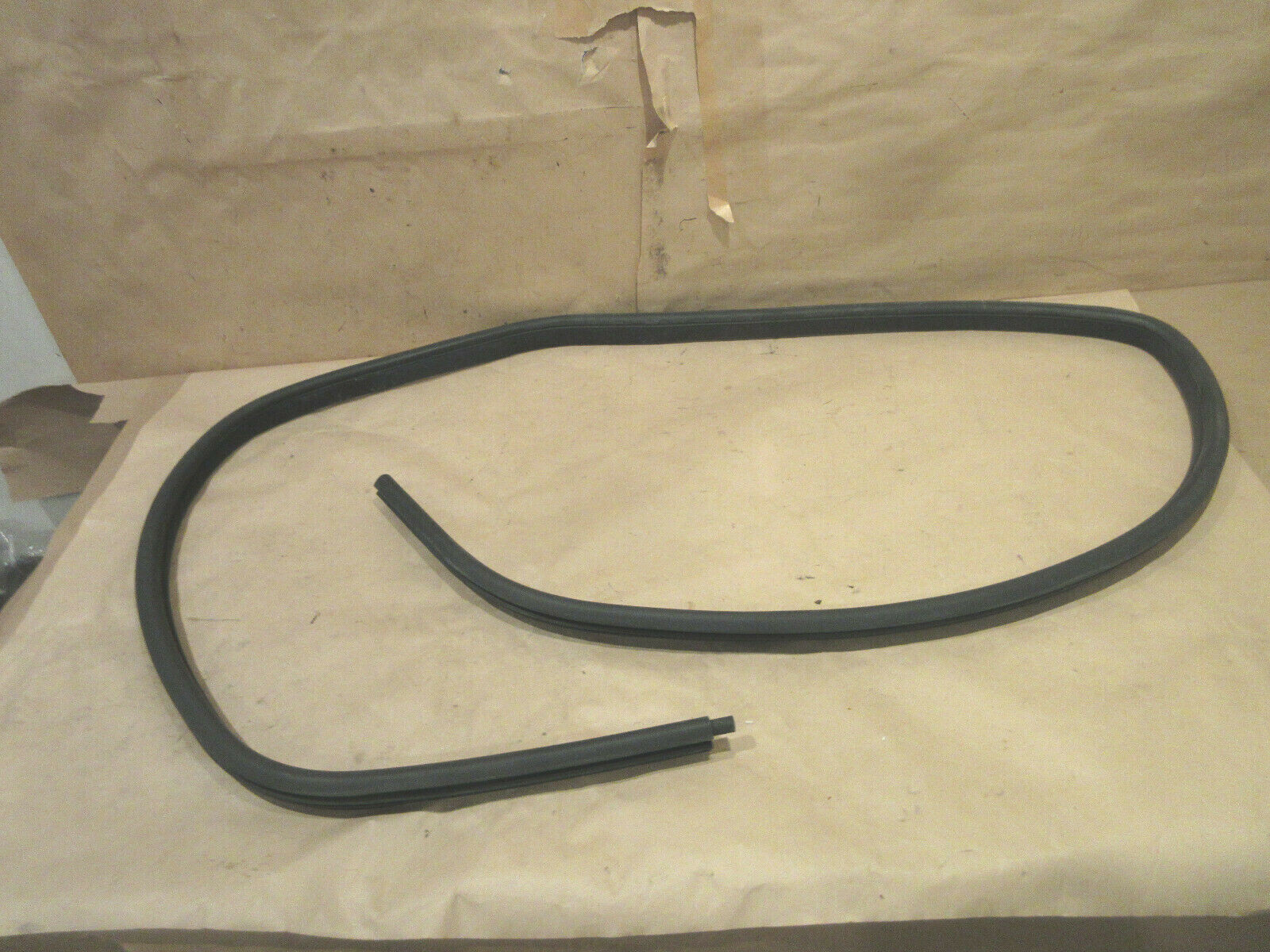 Maserati Quattroporte LH Front Door Gasket- P/N 67475500