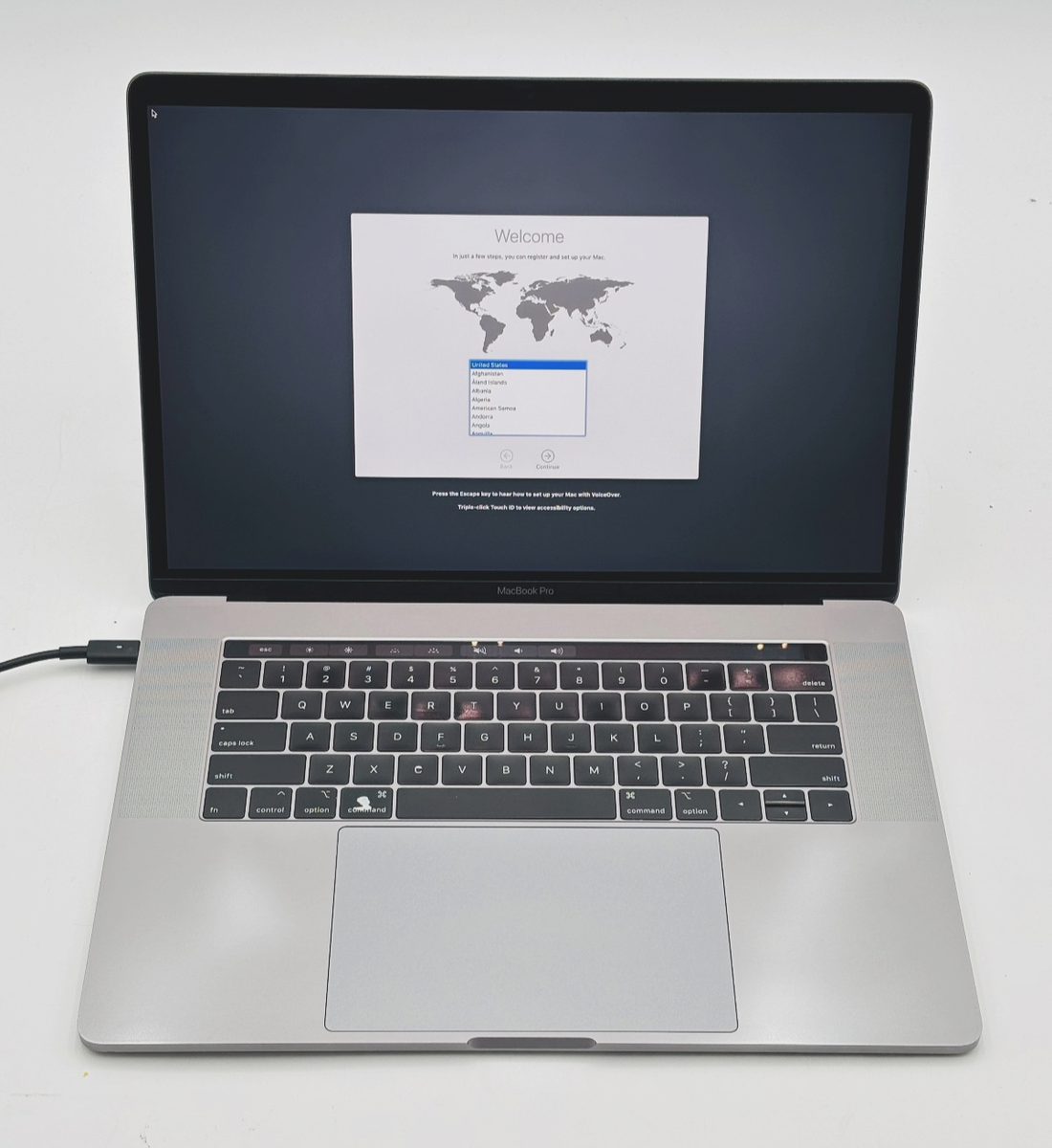 MacBook Pro 15 2019 - i7 9750H 16GB 512GB SSD macOS Catalina - No 