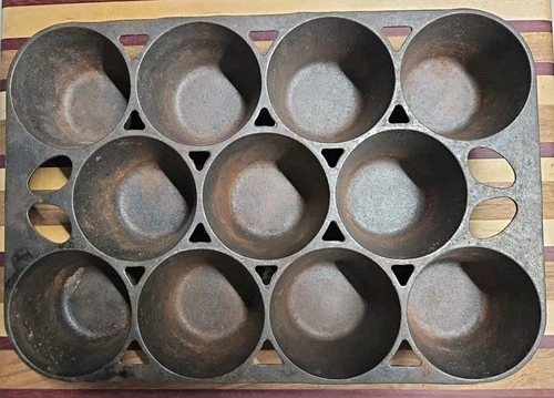 Vintage GRISWOLD Cast Iron NO 10 Popover Muffin Pan 949 Erie PA USA 11 Cup