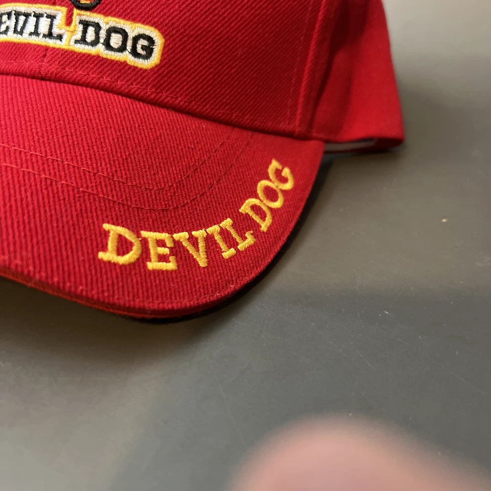 Boné The Devil Dogs vermelho masculino Corpo de Fuzileiros Navais tamanho único serve para todos. Muito bom estado - Imagem 3 de 4