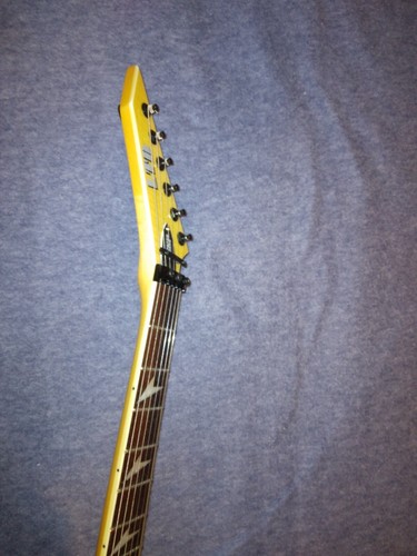 ESP M-302 FLAMED MAPLE TOP NECK THROUGH EMG PICKUPS LOCKING TREMOLO MINT W/CASE - Picture 16 of 23
