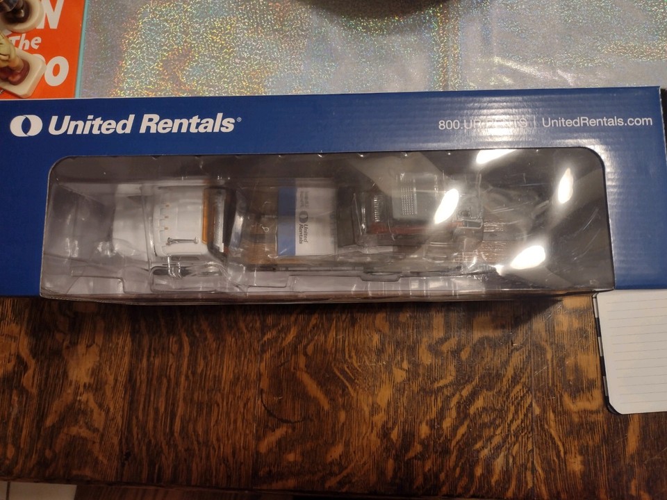 United Rentals 2014 Collector's Series XII Freightliner with Rollback