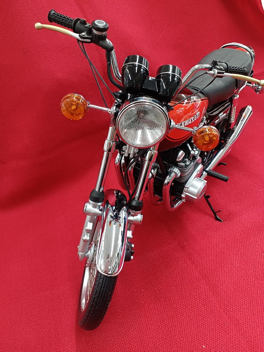 Minichamps Kawasaki 900 Z1 (1973) 1/6 Scale Motorcycle with