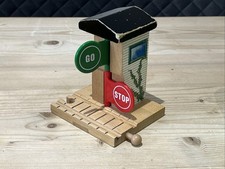 Thomas Wooden Railway STOP GO STATION for wooden train sets