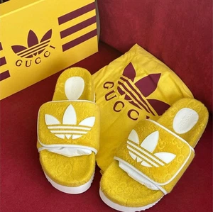 Gucci x Adidas Magic Sponge GG Slides éponge coton jaune pour homme neuve taille 10 US