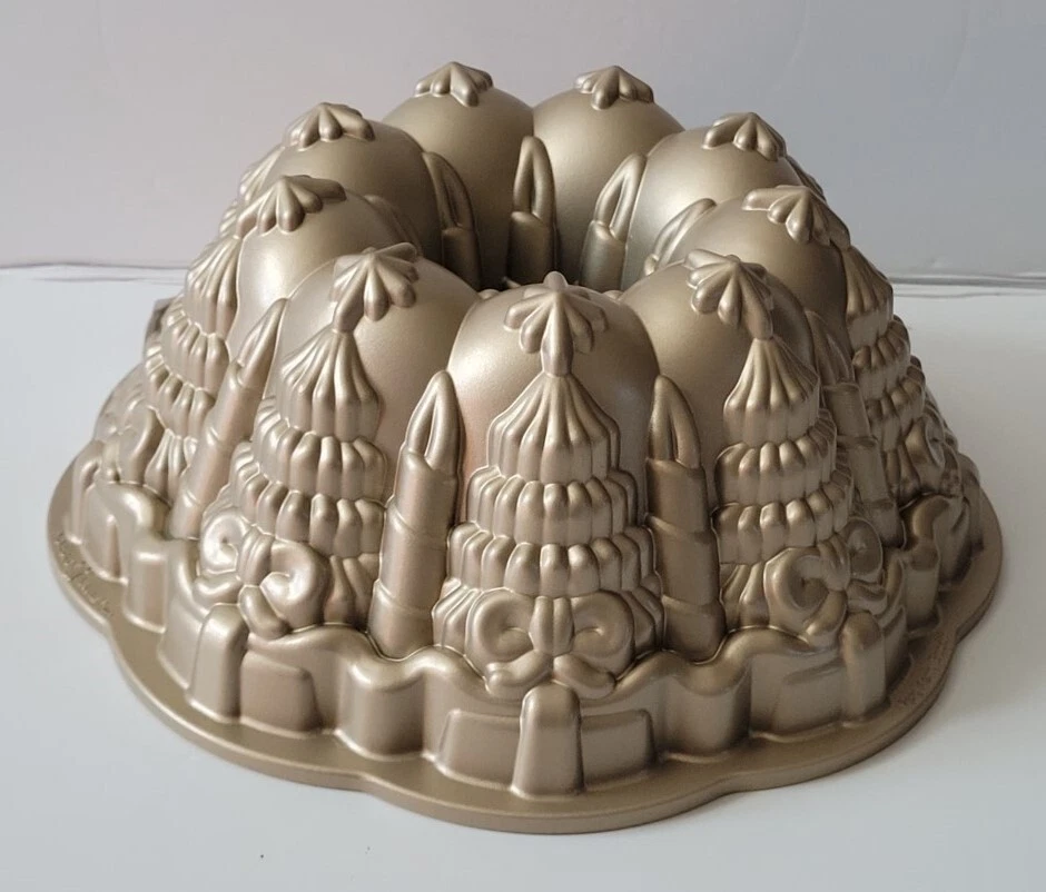 Nordic Ware Very Merry Bundt Pan