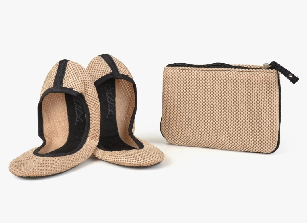 These Foldable Flats Fit In Your Bag & They Have 8,400+ 5-Star Reviews