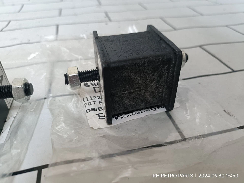 Комплект креплений двигателя DATSUN 1200 (для B110 B120 B210 Ute Sunny) 2 шт. новые - Изображение 3 из 4