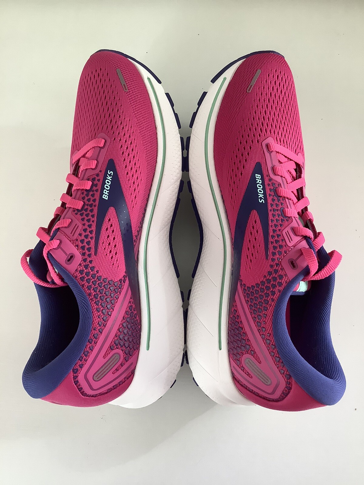 brooks ghost pink