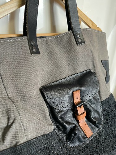 Sac a mains Pomponette en tissue et cuire.  - Imagen 2 de 3