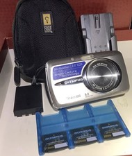 Olympus Stylus 600 Digital Camera 6MP READ Charger 3 memory card case