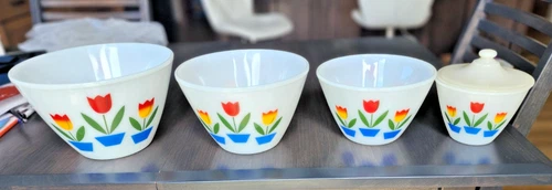 Vintage FIRE-KING Oven Ware 4 Piece Mixing Bowl Set Tulips RETRO Fireking Fire