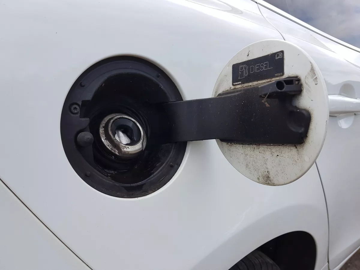 Volvo V40 2012 2019 Fuel Flap Cover Cap Ice White 61400 eBay