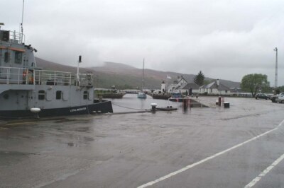 Foto 6x4 Sicherer Hafen Corpach\/A'Chorpaich Eine Yacht betritt die Caledonian C c2009
