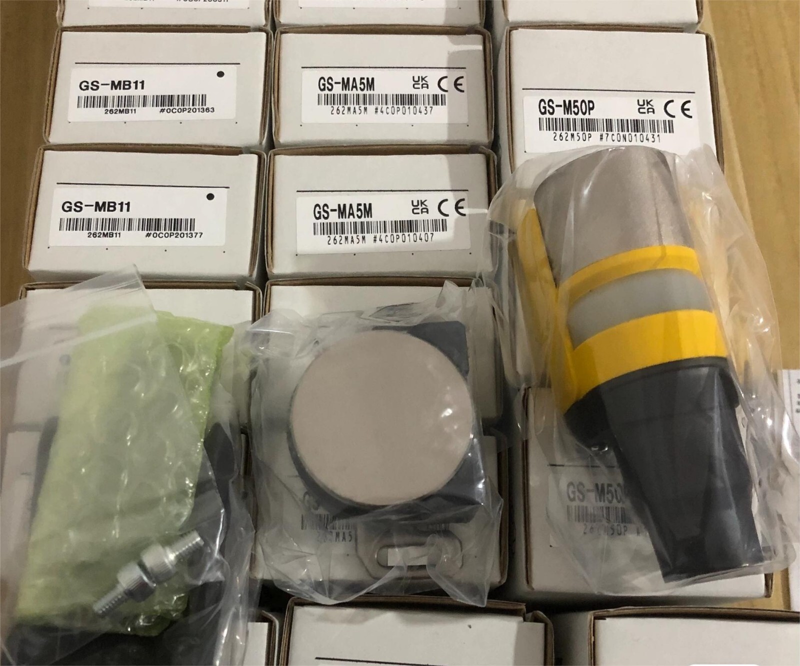 1 SET OF   GS-M50P  +  GS-MA5M + GS-MB11   KEYENCE SAFETY SWITCH NEW IN BOX .DHL