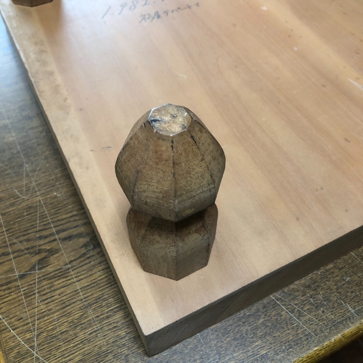 Ancienne planche japonaise Goban IGO en bois avec pierre