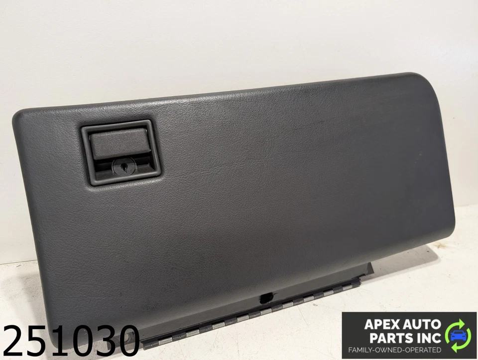 OEM 2000 Pontiac Firebird 3.8L FRONT DASH GLOVE BOX COMPARTMENT STORAGE COVER Foto 2 de 4