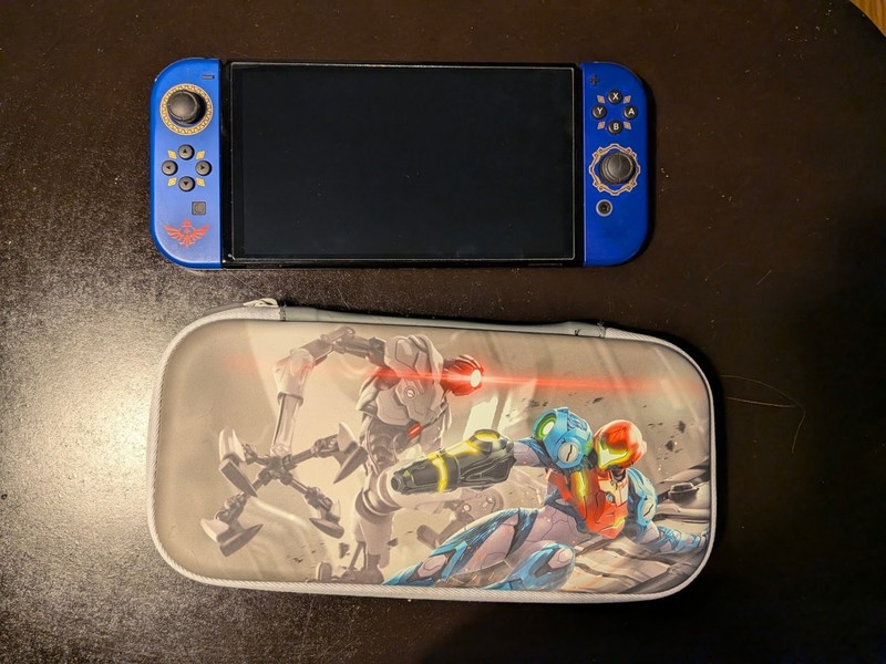 Nintendo Switch OLED 3 sets of Joycons (LE Skyward Sword!), 1 Pro Contoller