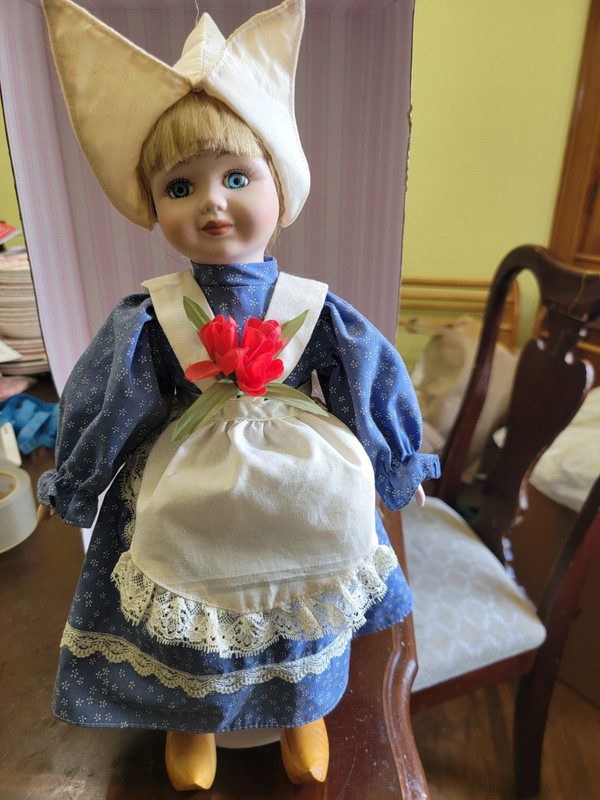 House of Lloyd Collectible Memories 16in Porcelain Doll Wooden Shoes Dutch girl
