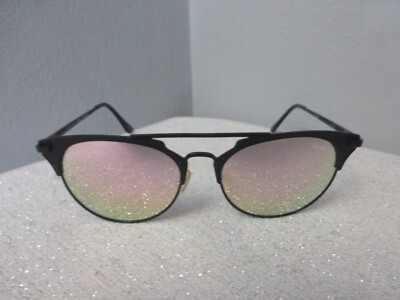 Quay Chrisspy Gemini Sunglasses Pink Tinted Black Rims  display picture 1