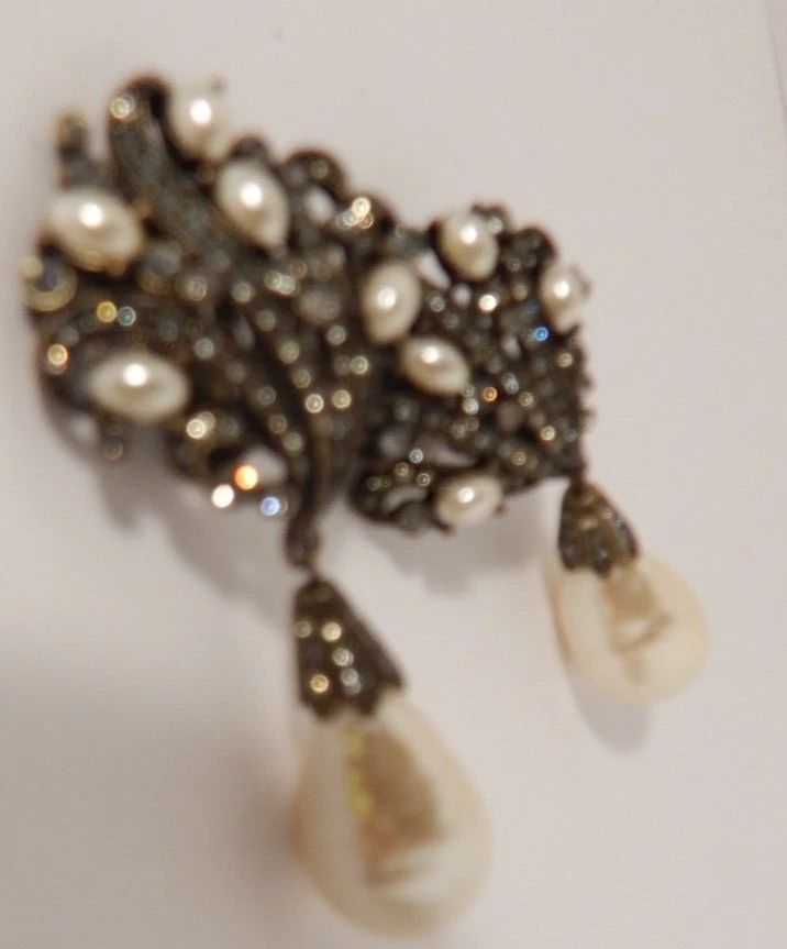 Heidi Daus Crystal Faux Pearl Large Clip on Dangle Drop Earrings 2.5" NICE! - Image 4 of 4