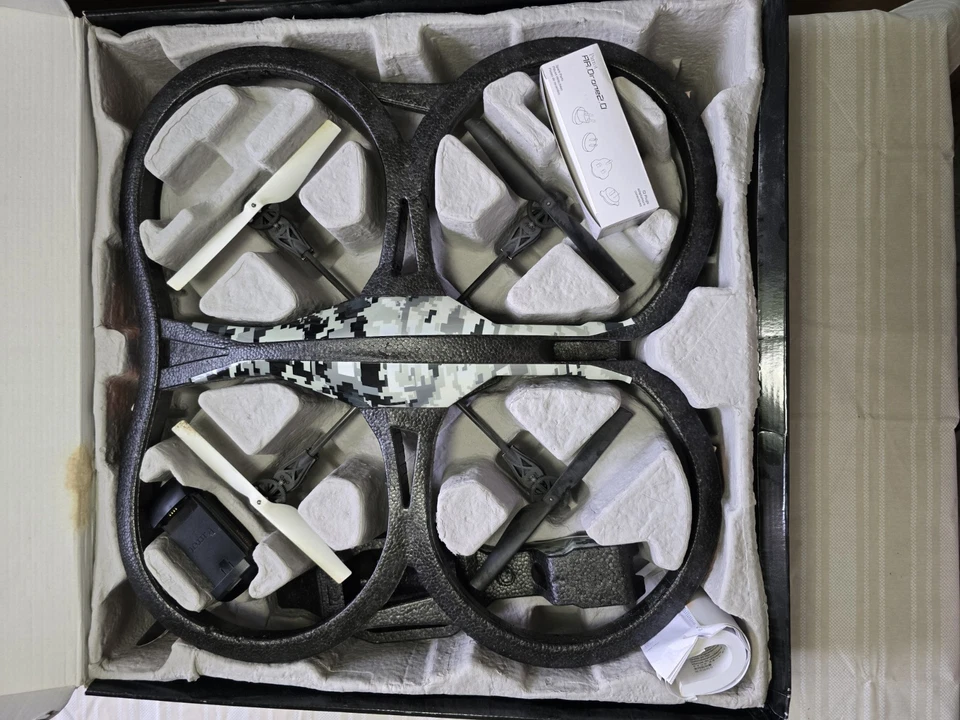 Parrot AR Drone 2.0 Elite Edition. HD Camera. Smart Phone Ctrl. (Read descript) - Image 2 of 2