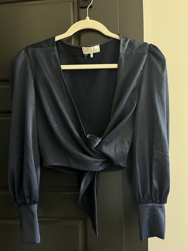 WAYF Women's Cropped Blue Blouse