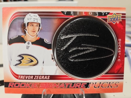 22-23 Upper Deck Trilogy Trevor Zegras Rookie Signature Pucks Auto - Picture 2 of 6