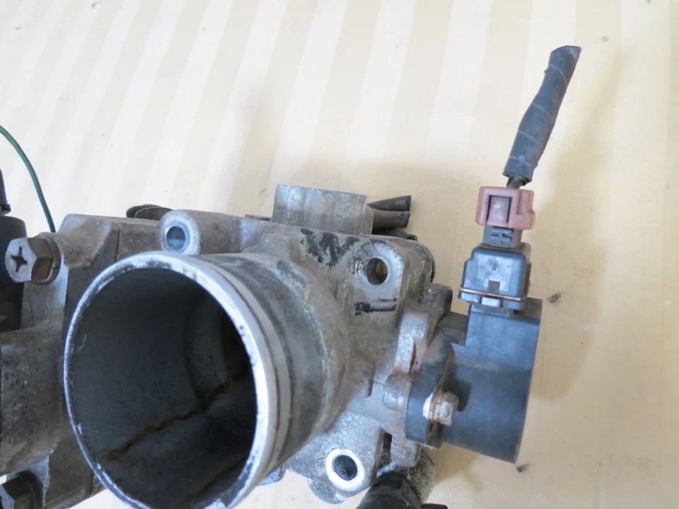 91 92 93-95 Mitsubishi Mighty Max Dodge RAM d50 2,4 L carrocería del acelerador de combustible TPS OEM Foto 2 de 4