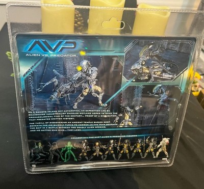 NECA Alien vs Predator GRID vs CELTIC Predator  Rivalry Reborn  2-Pack NEW