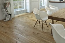 £35.99 Engineered Oak Brushed Matt Lacquered Wood Flooring - 18x3x150