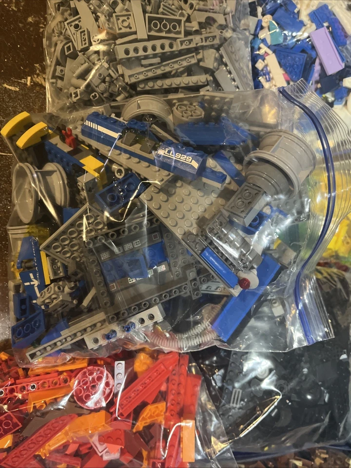 Большой кирпичик LEGO и неполный набор лот 20+фунтов - космический корабль Бенниса - и многое другое - Изображение 2 из 4