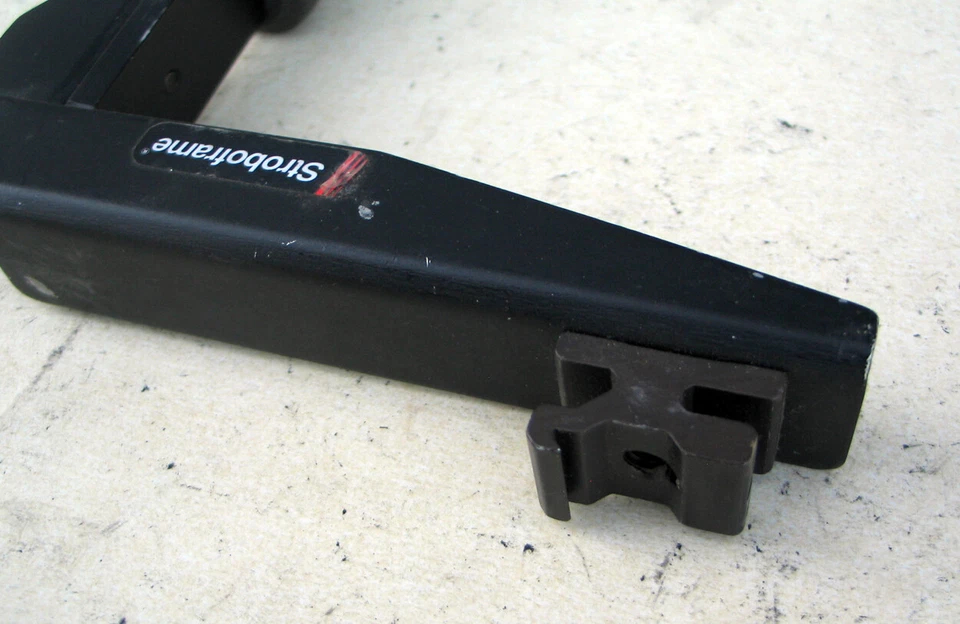 Strobeframe Quick Flip Mount - For Parts... missing top red tightening knob - Image 3 of 4