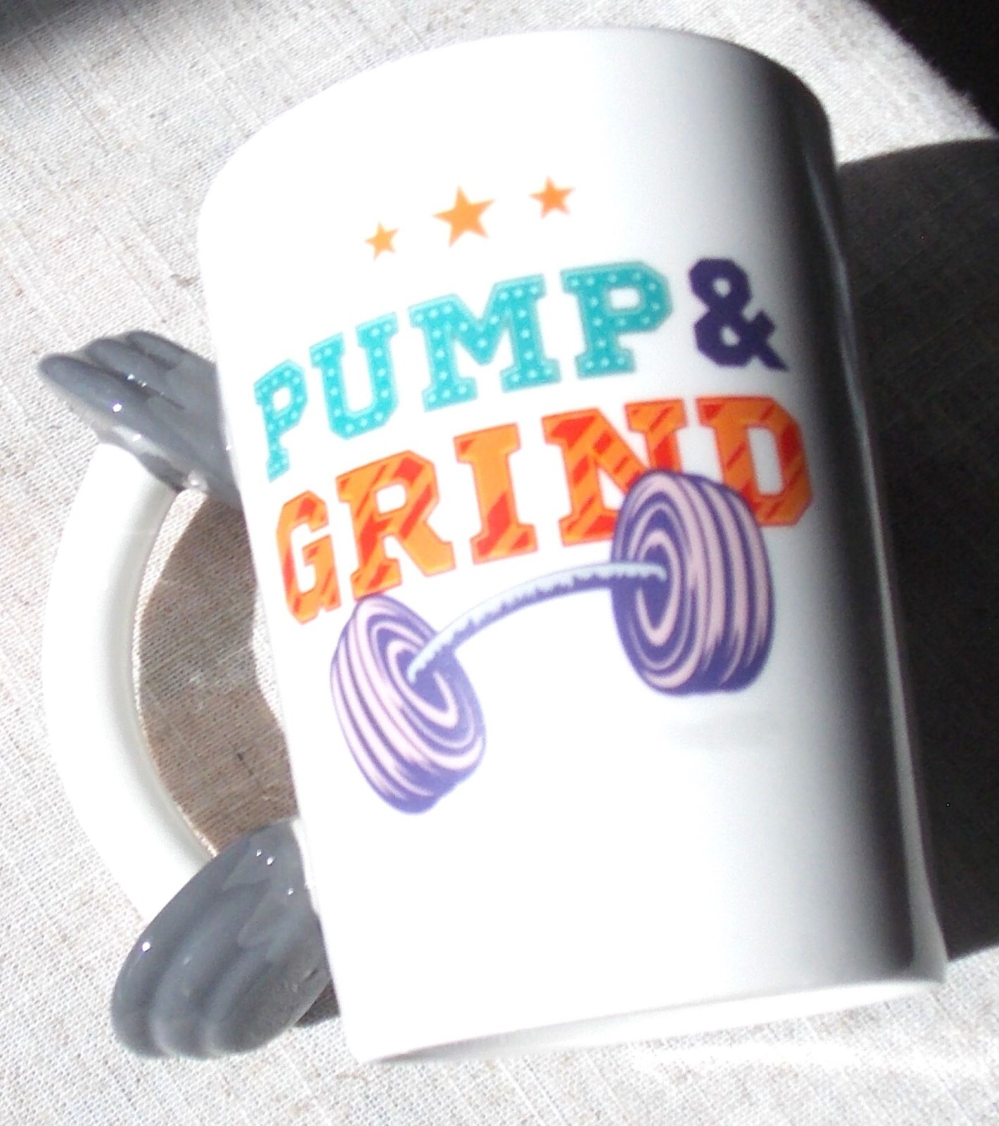 Mug en céramique Pump and Grind tasse à café et thé blanche avec anse originale