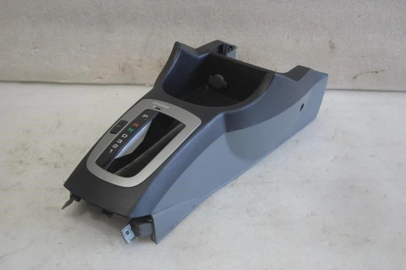 2008 SUZUKI RENO ПЕРЕДНЯЯ ЦЕНТРАЛЬНАЯ КОНСОЛЬ АВТОМАТИЧЕСКИЙ A/T СЕРЫЙ - Изображение 2 из 4