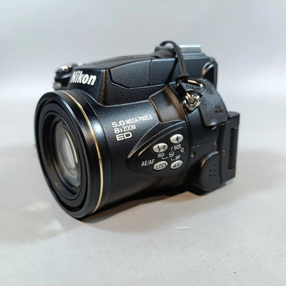 Nikon Coolpix 5700 Digital Camera 5mp 8X Zoom Nikon Digital Camera Tested - Image 3 of 4