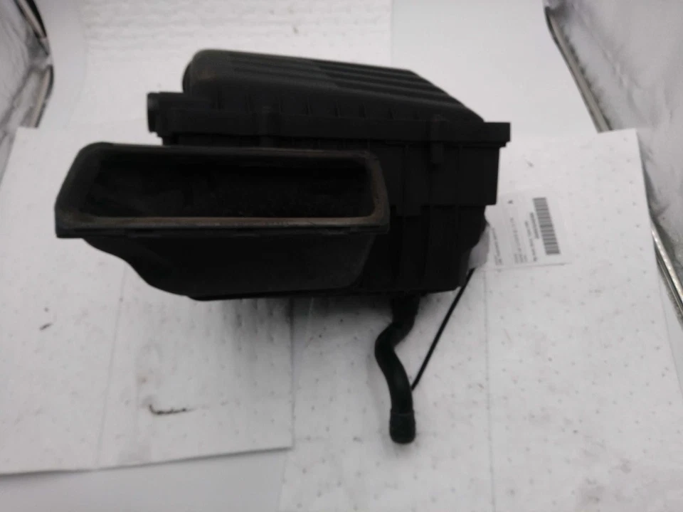 2015 Volkswagen Golf Air Cleaner Assembly OEM 5QM129607A Used 136k Miles - Imagem 3 de 4