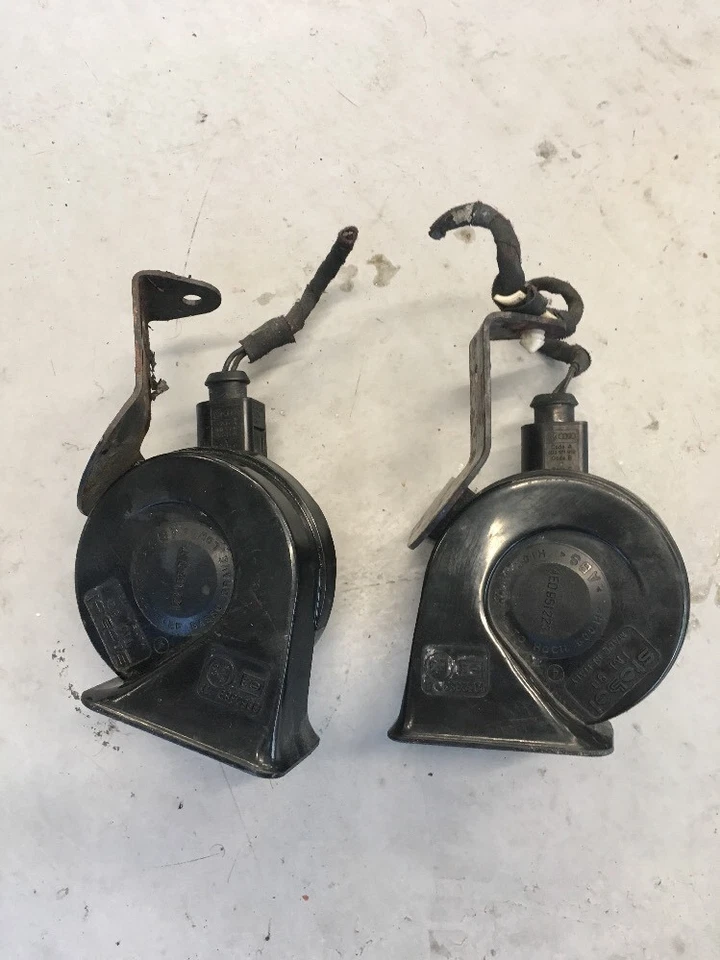 2004-2006 Audi A8 гудок сирена пара слева справа высокий низкий тон 4E0951223 4E0951221 - Изображение 2 из 4