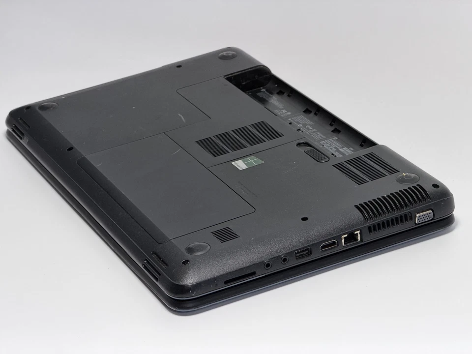 HP 2000-2b09WM AMD E-300 1.3GHz 4GB 320GB HDD Windows 8 - NO BATTERY/AC ADAPTER - Image 3 of 4