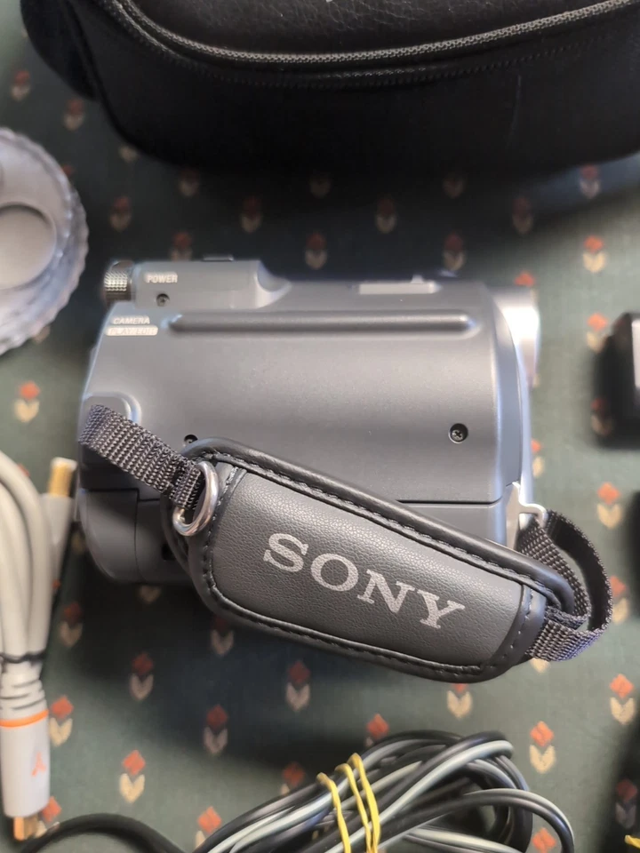 Sony DCR-HC38 MiniDV Camcorder 40x Zoom Works With Accessories, Tapes, Bag  - Image 4 of 4