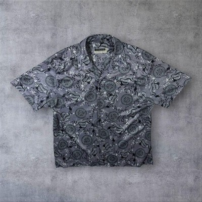 Frühe 00er Angelo Litrico C&A Goth Y2K Drachen gemustert grau Shirt Large
