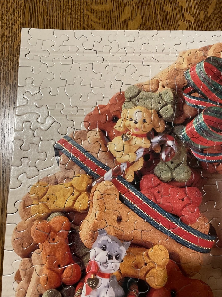 Springbok CHRISTMAS 500 pc Jigsaw Puzzle 1999 Puppy Dog Bones Wreath - Image 3 of 4
