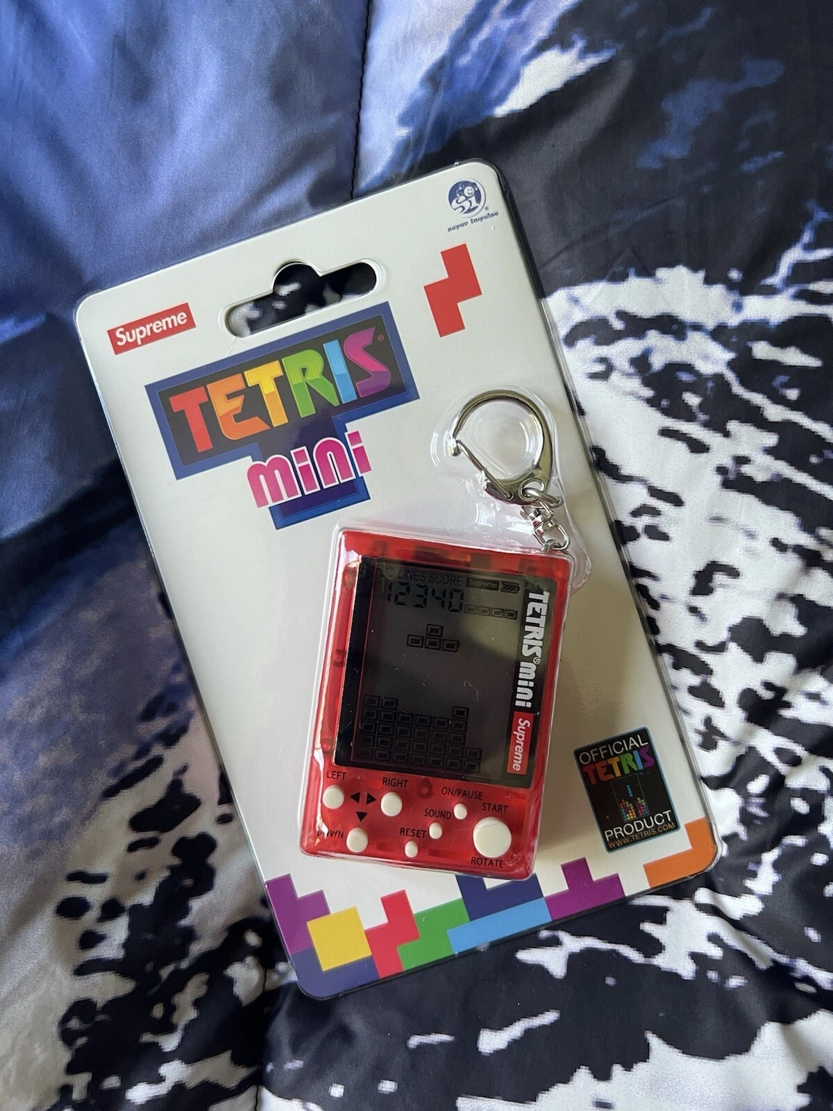 Supreme Tetris Mini rouge flambant neuf. En main