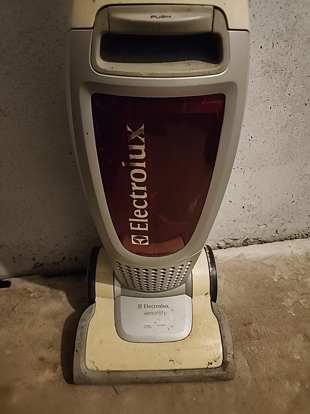 Electrolux Versatility Bagless Upright Vacuum Cleaner Model EL8500 PINK