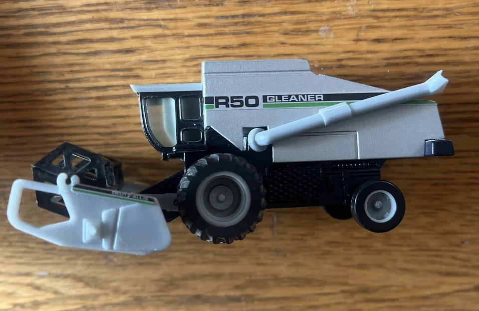 VINTAGE ERTL R50 AGCO DEUTZ ALLIS GLEANER COMBINE 1:64 - Image 3 of 4