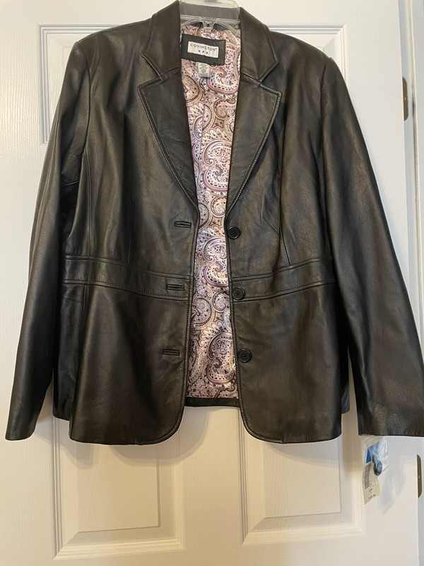 NWT Covington Woman’s Black Leather Jacket - Large