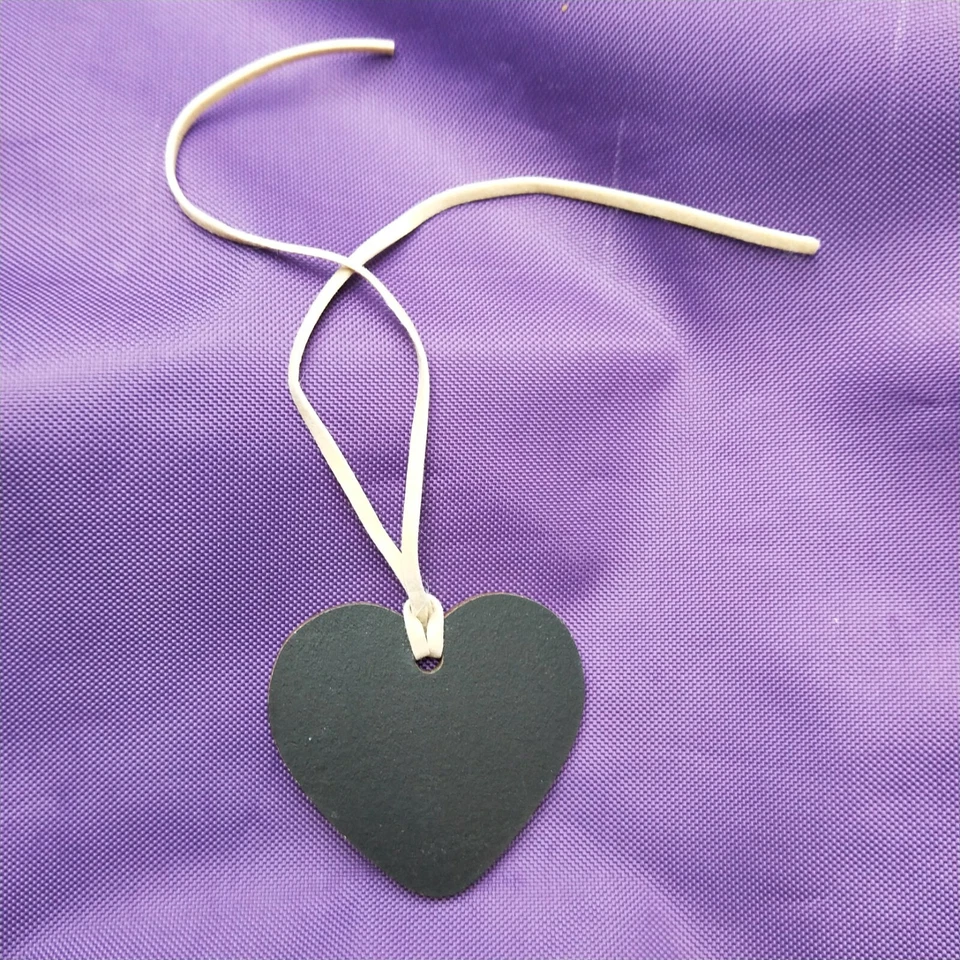 8 Small Tie-on Heart Chalk Boards - Stocking Filler - Ideal Christmas Gift - Image 3 of 3