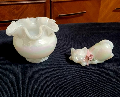 *2 Vintage FENTON White Pearlescent Glass Pieces 1 Cat Figurine & 1 Ruffled Vase