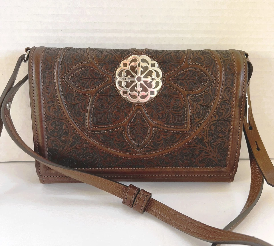 Bolsa tiracolo organizadora fina Brighton Ferrara Mystique marrom uísque NOVA - Imagem 2 de 4