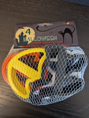 HALLOWEEN 4CT PLASTIC COOKIE CUTTERS SCARY CAT, MOON, PUMPKIN & GHOST NEW